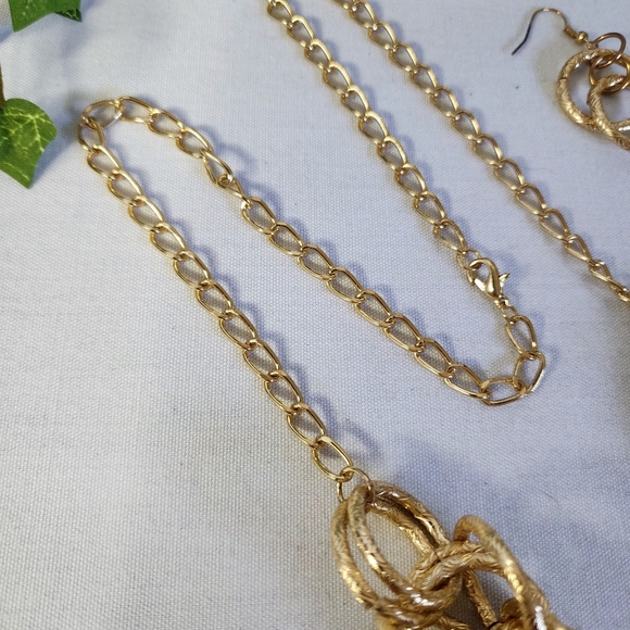 Gold Textured Chain Link Necklace and Matching Earrings Set - Picture 4 of 9